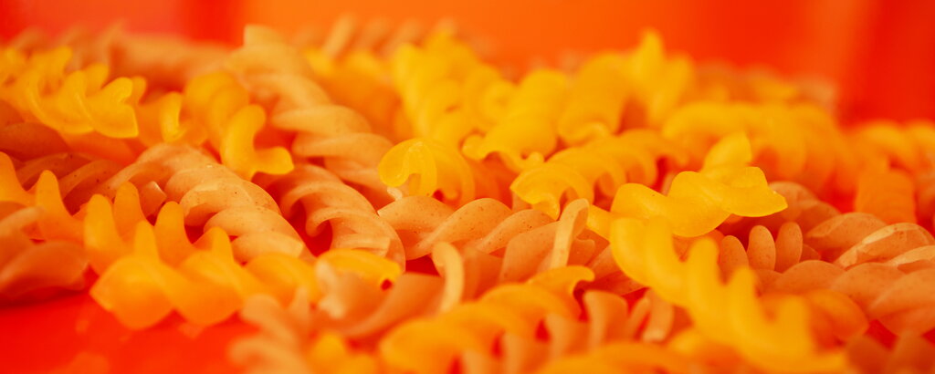 Nudeln aus Vollkornmehl geh&ouml;ren zu den "guten" Kohlenhydraten. Auf Fussili, Spaghetti und Co. aus Wei&szlig;mehl solltet ihr verzichten.