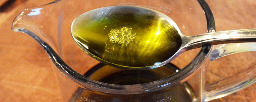 Zum Salat schmeckt das nussige Hanf&ouml;l einfach super, da braucht ihr kein besonderes Dressing mehr. Salz und Pfeffer reichen.