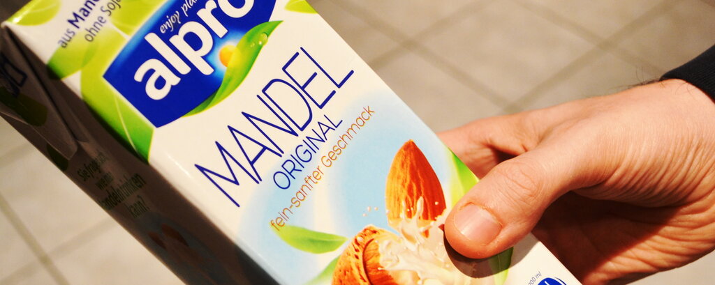 Es gibt verschiedene pflanzliche Milchsorten im Bio-Markt oder Internet zu kaufen, ihr k&ouml;nnt sie aber auch selbst herstellen.