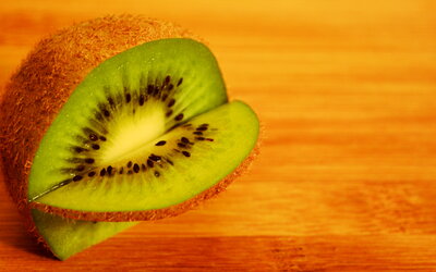 Die Kiwi &ndash; eine pelzige Superfrucht