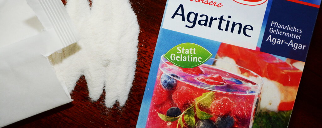 Agar Agar ist ein pflanzliches Geliermittel.