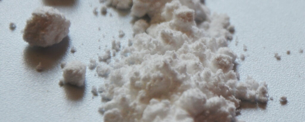 Puderzucker ist eine Form von raffiniertem, wei&szlig;en Zucker.