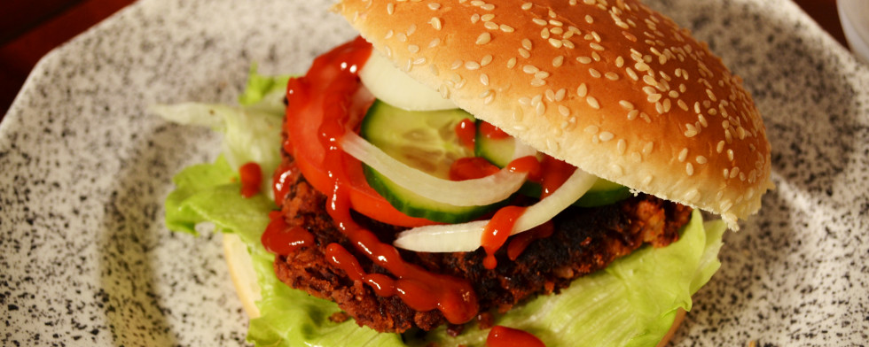 Hamburger mit veganer Frikadelle