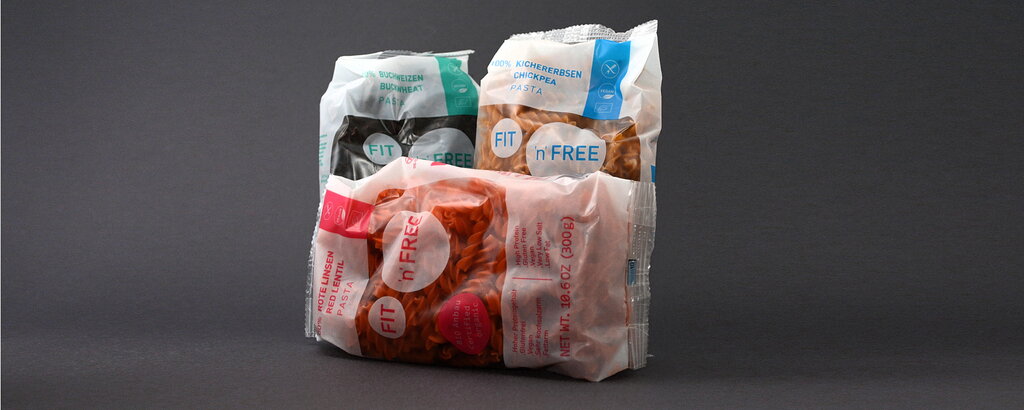 Die drei Sorten Fit 'n' Free: Vorne rote Linsen, hinten links Buchweizen, hinten rechts Kichererbsen.