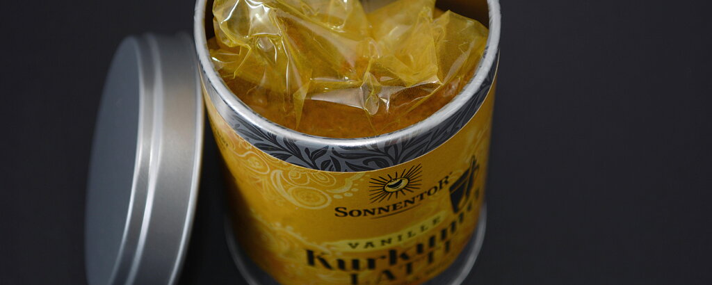 Wie Curry-Pulver sieht die Mischung aus.