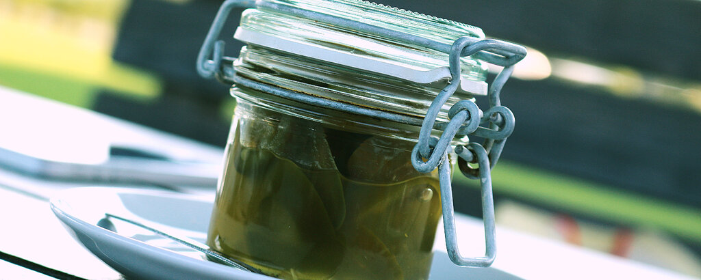 Auch exotisches Gem&uuml;se kann haltbar gemacht werden. Hier im Bild: Jalapenos.