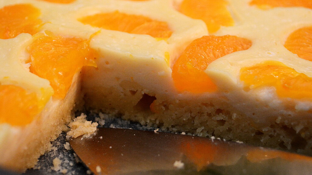 Veganer K&auml;sekuchen mit Mandarinen
