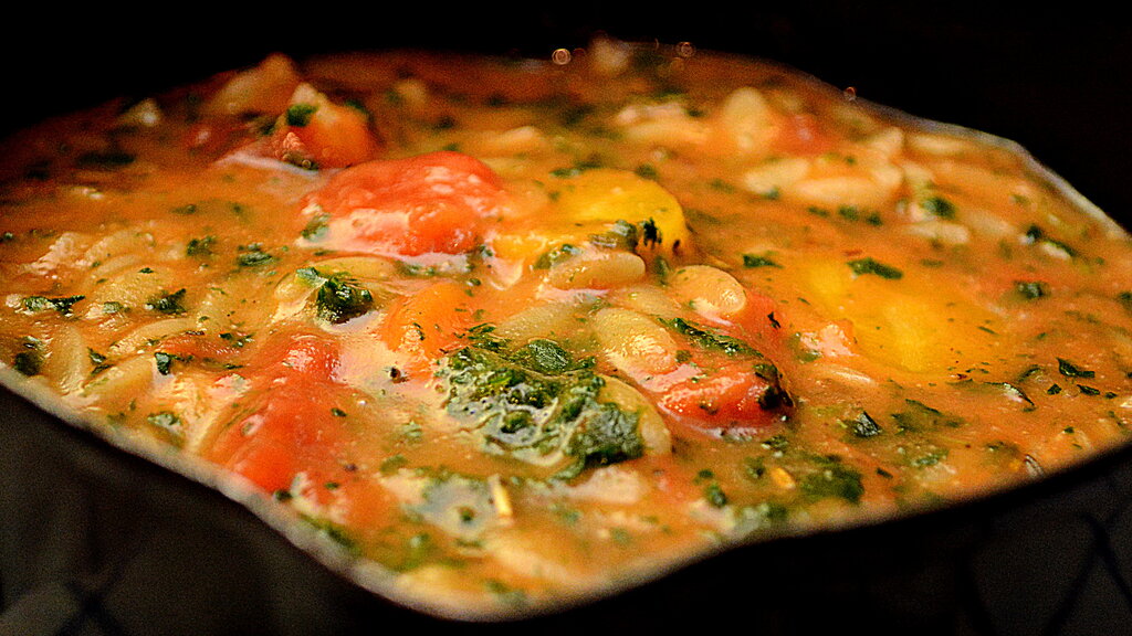 Gem&uuml;sesuppe mit Orzo-Nudeln