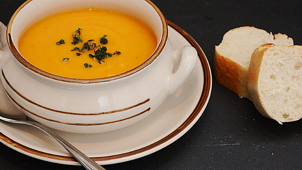 K&uuml;rbis-Karotten-Suppe mit Ingwer