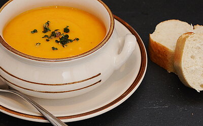 K&uuml;rbis-Karotten-Suppe mit Ingwer