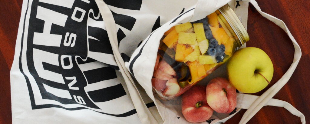 Obst ganz einfach im Glas mitnehmen.