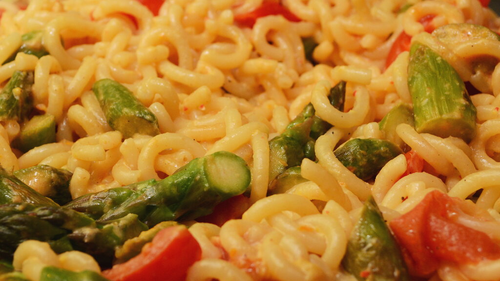 Spargel-Tomaten-Pfanne