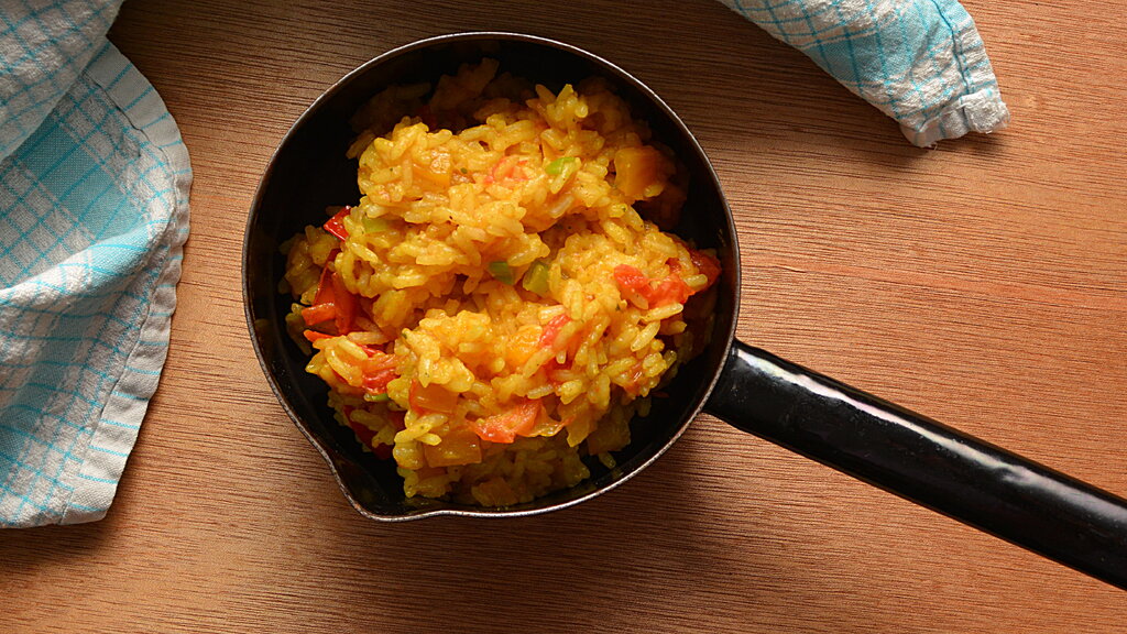 Vegane Curry-Reispfanne mit Gem&uuml;se