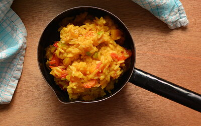 Vegane Curry-Reispfanne mit Gem&uuml;se
