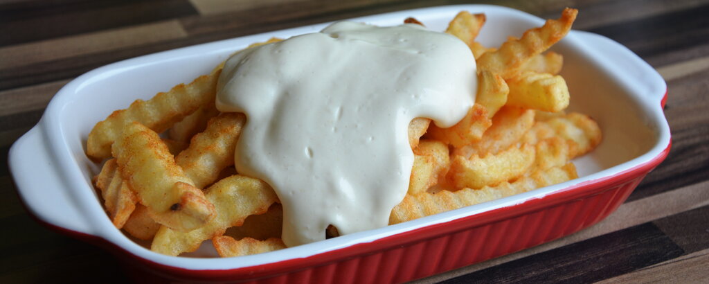 Mayonnaise ohne Tierleid schmeckt super zu Pommes oder Burgern.