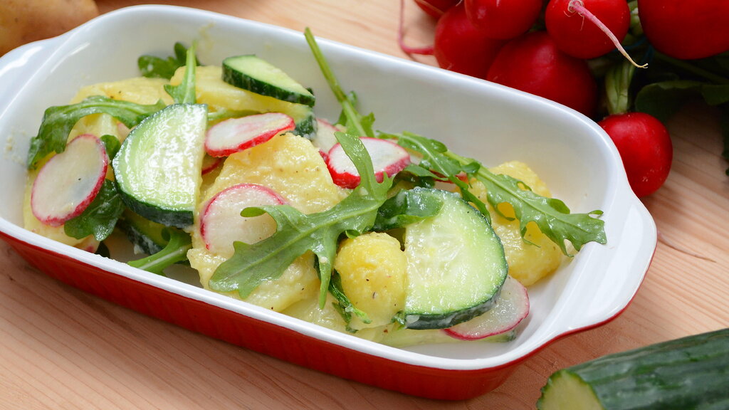 Veganer Kartoffelsalat mit Rucola