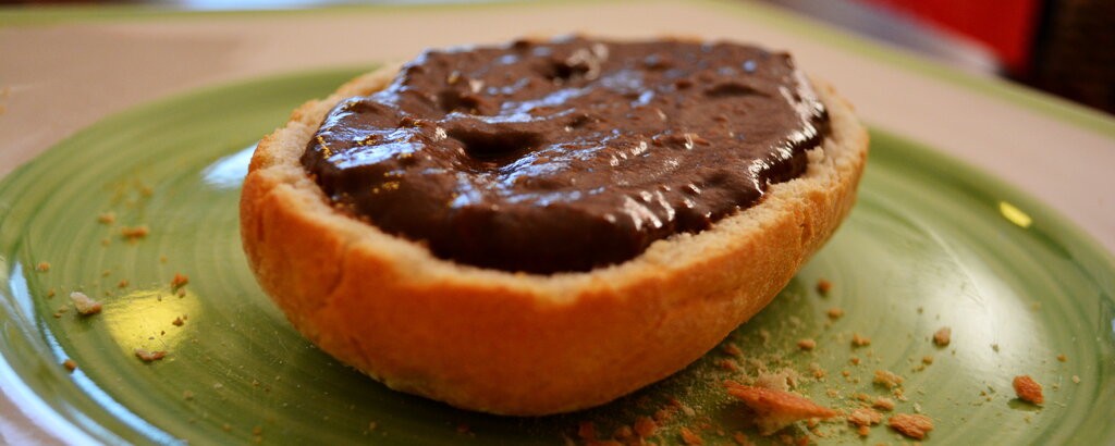 Eine leckere Komposition: Avocados mit Kakao.